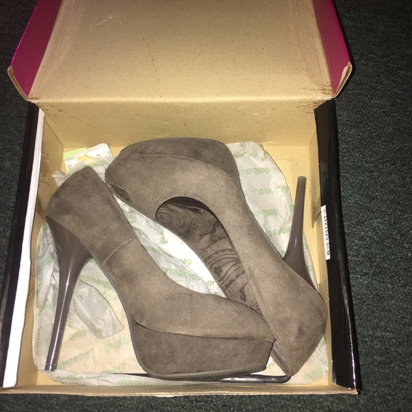 Shoe - Picture 14 of 16